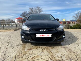 2013 Hyundai Solaris I, чёрный, 830000 рублей, вид 2