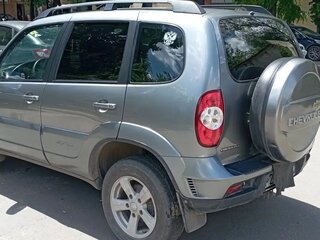 2016 Chevrolet Niva I Рестайлинг, серый, 740000 рублей, вид 4
