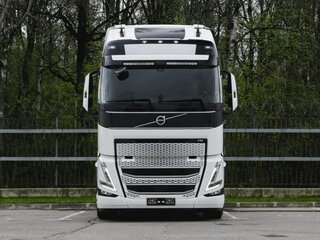 2023 Volvo FH, белый, 17100000 рублей, вид 3