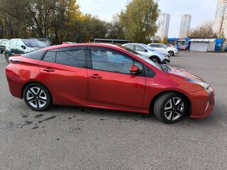 2018 Toyota Prius IV (XW50), красный, 1735000 рублей, вид 5