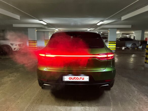 2019 Porsche Macan I Рестайлинг, зелёный, 5100000 рублей - вид 3