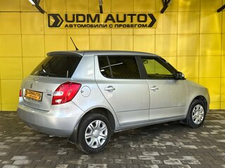 2011 Skoda Fabia II Рестайлинг, серебристый, 525000 рублей, вид 4