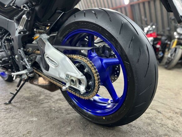 2021 Yamaha MT-10SP, серебристый, 1780000 рублей - вид 23