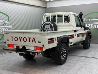 2025 Toyota Land Cruiser 79 70 Series Рестайлинг 2, белый, 8600000 рублей, вид 4