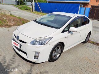 2010 Toyota Prius III (XW30), белый, 800000 рублей, вид 3