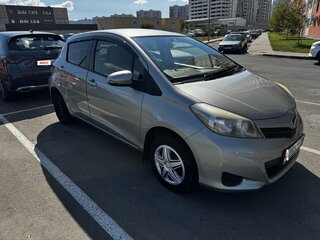2011 Toyota Vitz III (XP130), серый, 850000 рублей, вид 5
