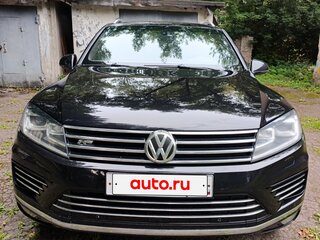 2017 Volkswagen Touareg II Рестайлинг, чёрный, 4049000 рублей, вид 4
