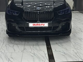 2022 BMW X5 M50i IV (G05/G18), чёрный, 9350000 рублей, вид 4