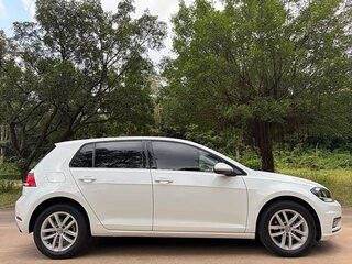 2019 Volkswagen Golf VII Рестайлинг, белый, 1350777 рублей, вид 4