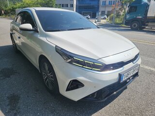 2023 Kia K3 II Рестайлинг, белый, 1400000 рублей, вид 3