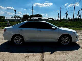 2015 Toyota Camry VII (XV50) Рестайлинг, белый, 1900000 рублей, вид 4