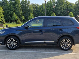 2019 Mitsubishi Outlander III Рестайлинг 3, синий, 1850000 рублей, вид 5