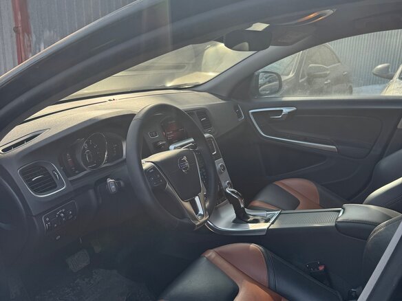 2018 Volvo S60 Cross Country, чёрный, 1850000 рублей - вид 1