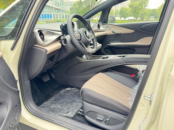 2026 BYD Dolphin 44.9 kWh I, бежевый, 1479999 рублей - вид 7