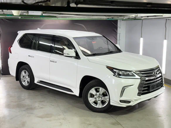 2017 Lexus LX 450d III Рестайлинг 2, белый, 6950000 рублей