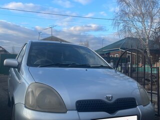 2000 Toyota Vitz I (P10), серебристый, 300000 рублей, вид 1