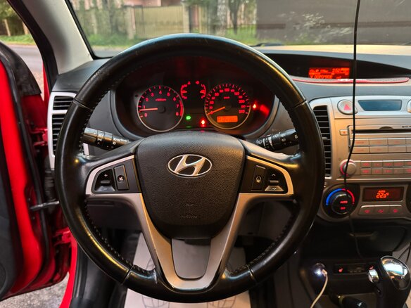 2009 Hyundai i20 I, красный - вид 13