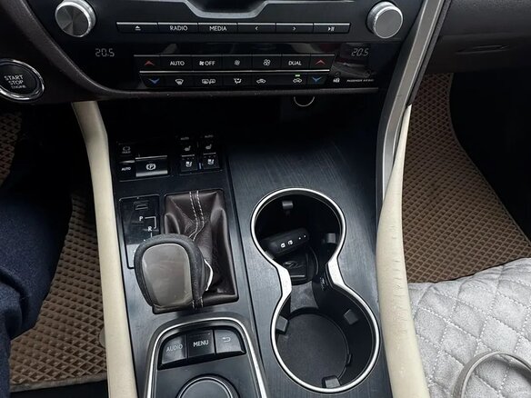 2018 Lexus RX 300 IV, белый, 3600000 рублей - вид 9