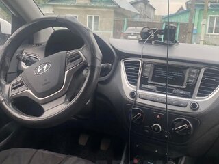 2019 Hyundai Solaris II, белый, 1350000 рублей, вид 2