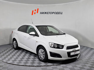 2013 Chevrolet Aveo II, белый, 639000 рублей, вид 3