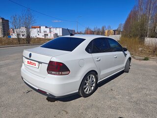 2017 Volkswagen Polo V Рестайлинг, белый, 1300000 рублей, вид 4