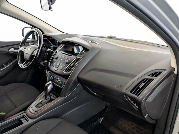 2018 Ford Focus III Рестайлинг, серебристый, 1015000 рублей - вид 10