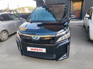 2020 Toyota Voxy III (R80) Рестайлинг, чёрный, 1910000 рублей, вид 1