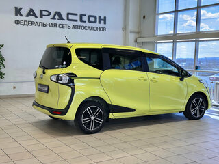 2017 Toyota Sienta II, жёлтый, 1180000 рублей, вид 2