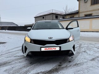 2020 Kia Rio IV Рестайлинг, белый, 1300000 рублей, вид 1
