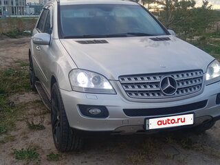 2005 Mercedes-Benz M-Класс 350 II (W164), серебристый, 700000 рублей, вид 3