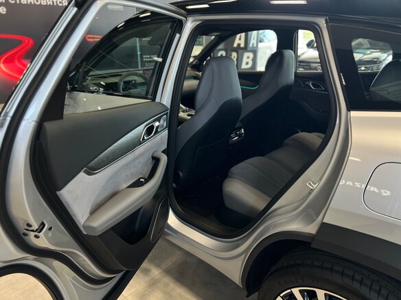 2026 Geely Galaxy M7, серебристый - вид 32