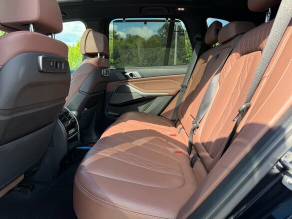 2022 BMW X5 45e IV (G05/G18), синий, 7900000 рублей - вид 32