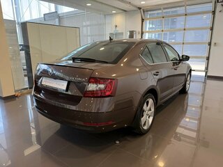 2017 Skoda Octavia III (A7) Рестайлинг, коричневый, 1869000 рублей, вид 4