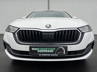 2023 Skoda Octavia IV (A8), белый, 2892000 рублей, вид 2