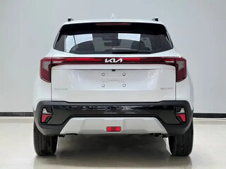 2023 Kia Seltos I Рестайлинг, белый, 2047700 рублей, вид 5