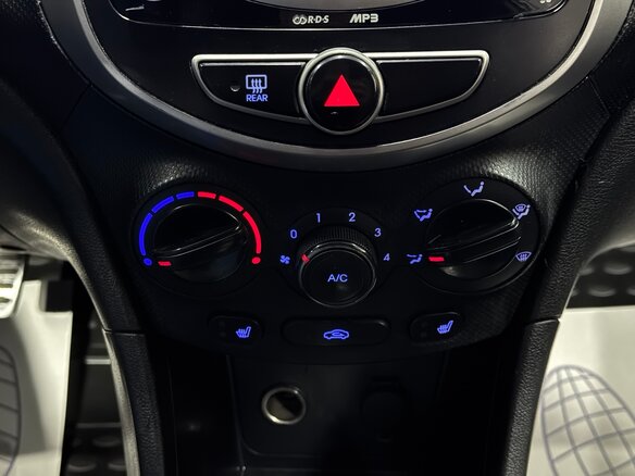 2014 Hyundai Solaris I Рестайлинг, белый, 650000 рублей - вид 12