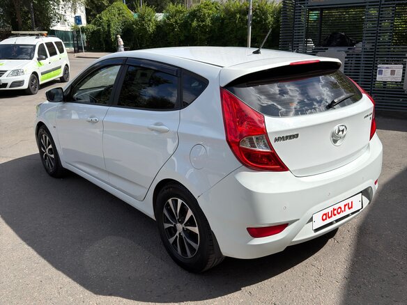 2012 Hyundai Solaris I, белый, 1100000 рублей - вид 5