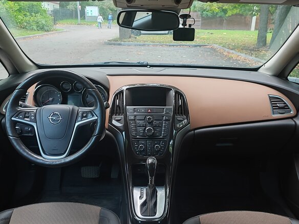 2014 Opel Astra J Рестайлинг, серый, 1100000 рублей - вид 2