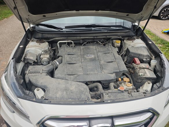 2018 Subaru Outback V Рестайлинг, белый, 2700000 рублей - вид 16