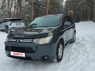 2014 Mitsubishi Outlander III, серый, 1400000 рублей, вид 3