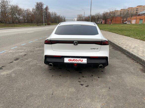 2023 Changan UNI-V I, белый, 2400000 рублей - вид 4
