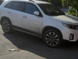 2014 Kia Sorento II Рестайлинг, белый, 1900000 рублей, вид 4