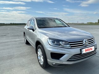 2016 Volkswagen Touareg II Рестайлинг, серебристый, 3535000 рублей, вид 4