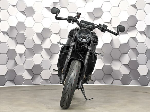 2025 Yamaha XSR900, чёрный, 1227000 рублей - вид 4