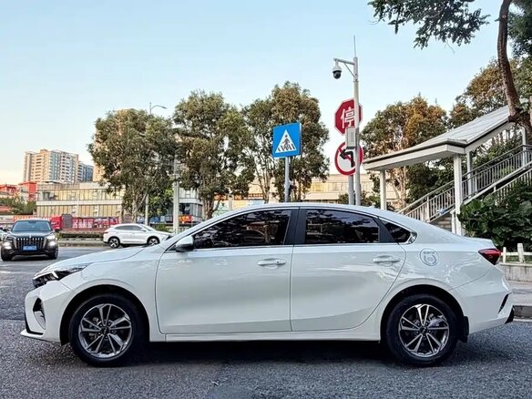 2023 Kia K3 II (China Market) Рестайлинг, белый, 1467007 рублей - вид 6
