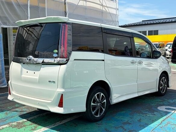 2021 Toyota Noah III (R80) Рестайлинг, белый, 2180000 рублей - вид 7