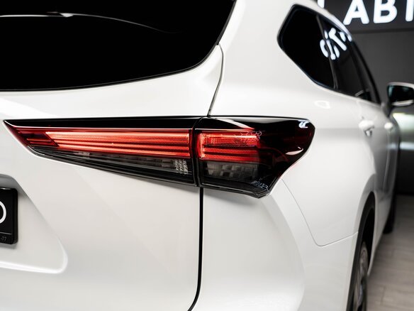 2025 Toyota Highlander IV (XU70), белый - вид 6