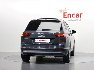 2018 Volkswagen Tiguan II, серый, 2025000 рублей, вид 4