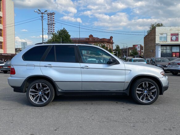 2004 BMW X5 3.0i I (E53) Рестайлинг, серебристый - вид 3