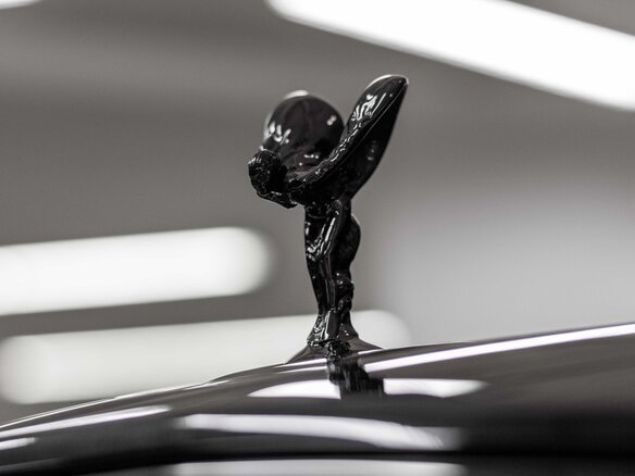 2025 Rolls-Royce Cullinan Black Badge I Рестайлинг (Series II), чёрный, 66500000 рублей - вид 16